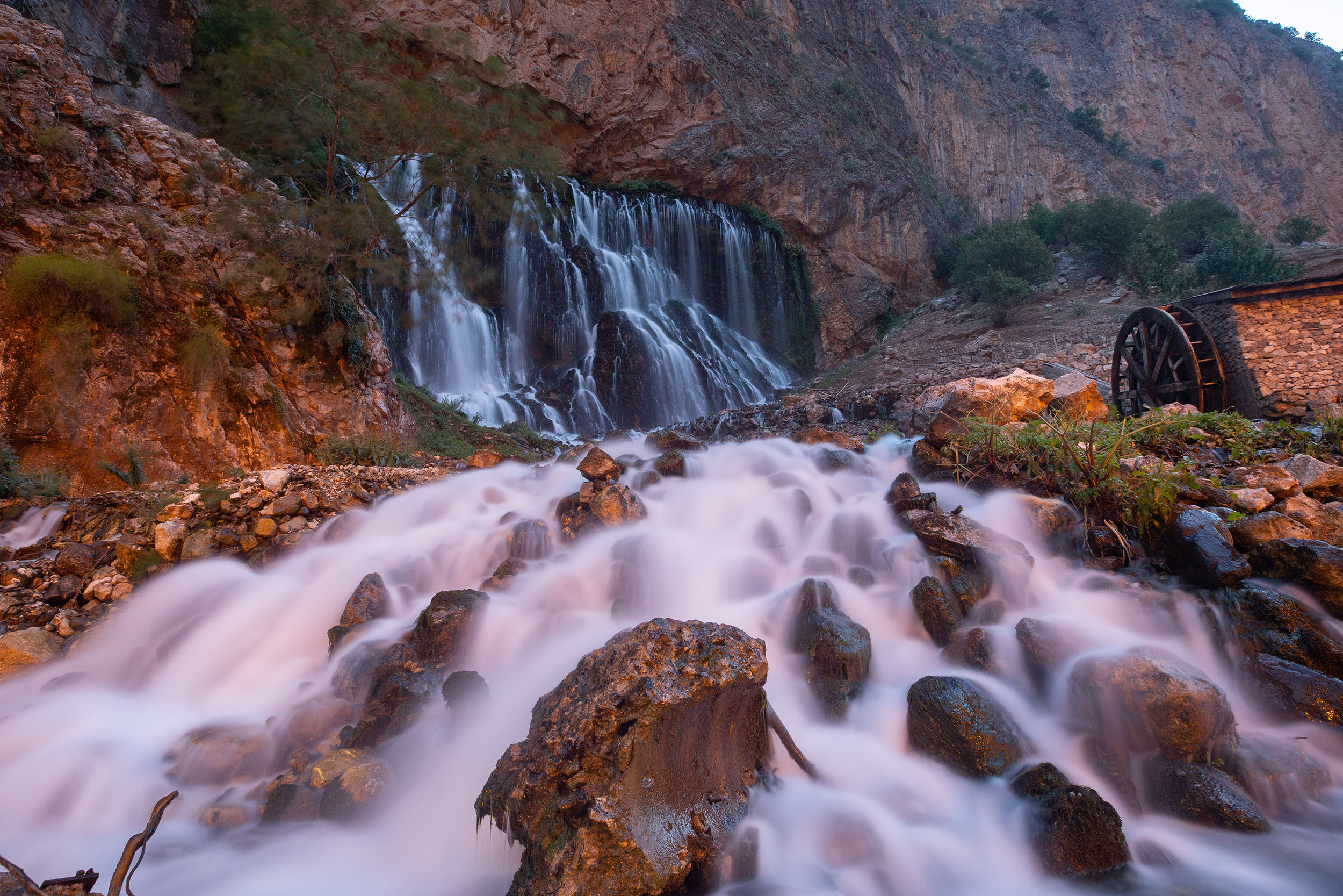 Тур на водопады. Водопады Капузбаши Турция. Национальный парк Аладаглар. Аладаглар Турция. Турция Кайсери водопады из горы.